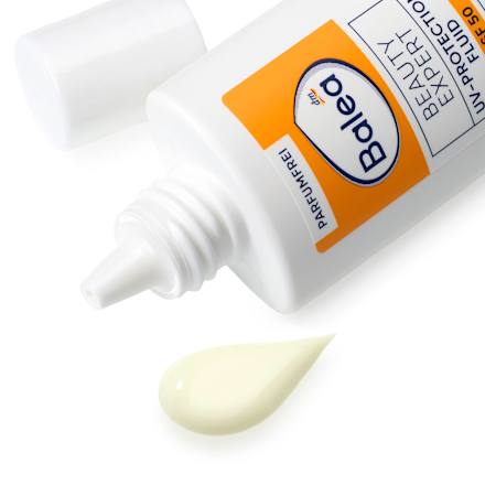 Fluido viso idratante SPF50 con acido ialuronico e vitamina E Balea