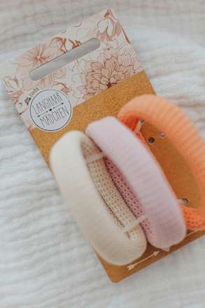 Haargummis aus Stoff strukturiert Langhaarmädchen