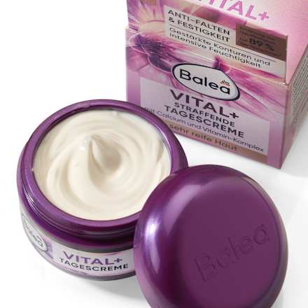 Стягащ дневен крем Vital+ SPF 15 Balea