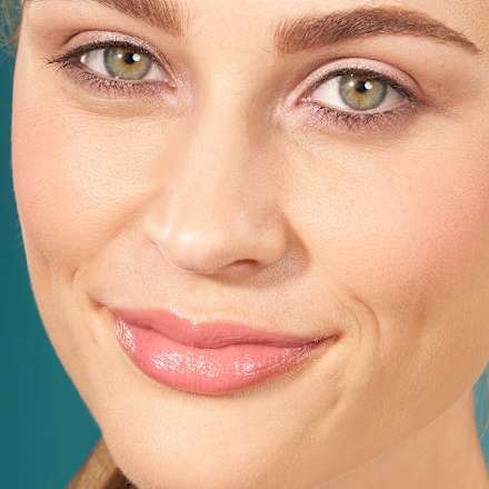 Color Meets Care serum i ruž za usne – 020 Light Pink trend !t up