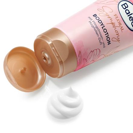 Лосион за тяло с блясък Floral Symphony Balea