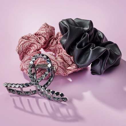Scrunchies Lederoptik/Rosenmotiv schwarz, rosa ebelin