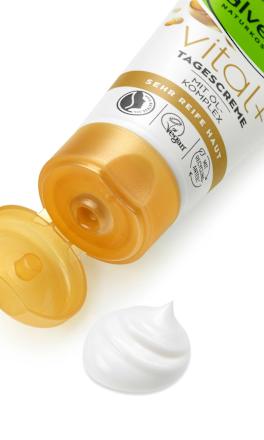 Crema giorno con complesso di oli e lipoamminoacidi vital+  alverde