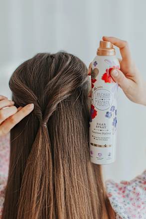 Haarspray flexibler Halt Langhaarmädchen