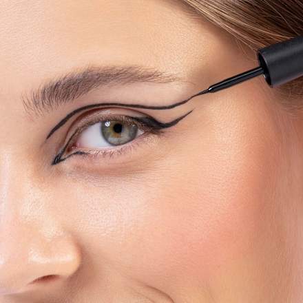 Eyeliner Dip it! Brush trend !t up