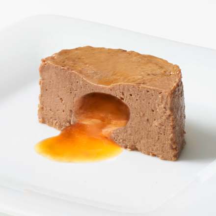 Hrană umedă pentru pisici bogată în carne de pasăre, mousse cu sos de inimă Dein Bestes