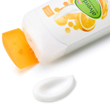 2in1 testápoló és szérum Vitamin Care, normál és száraz bőrre alverde NATURKOSMETIK