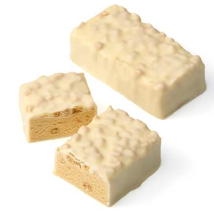 Proteínová tyčinka 50 % s arašidovým maslom v bielej čokoláde Sportness