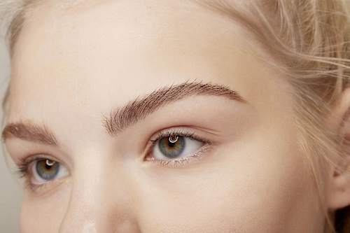 Brow Mascara Make Me Brow 02 Browny Brows essence