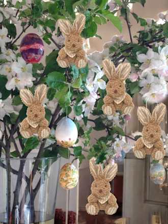 Plüschhase mit Halstuch, gestreiften Ohren & Füßen, braun-beige Dekorieren & Einrichten