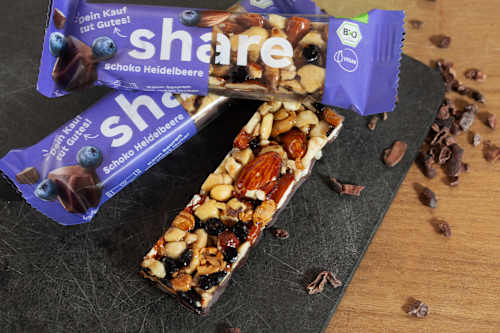 Nussriegel mit Schoko & Heidelbeere share
