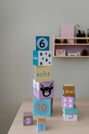 Karton-Stapelturm Kindsgut