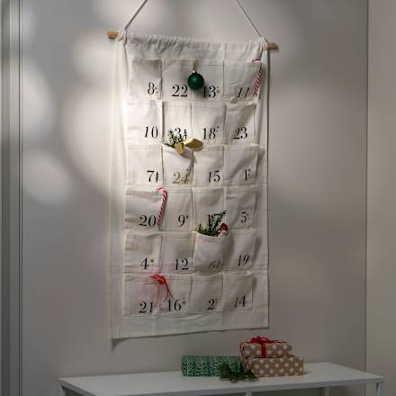 Adventskalender aus Stoff zum Hängen, weiß-schwarz (100x60 cm) Vito & Joe