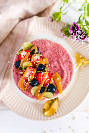 Smoothie Bowl Alice im Beerenland oatsome