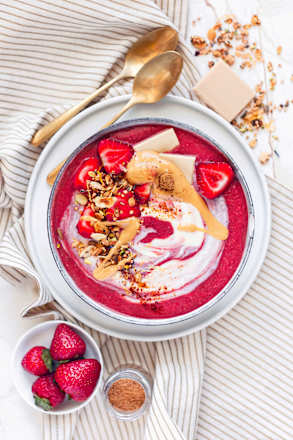 Smoothie Bowl Alice im Beerenland oatsome