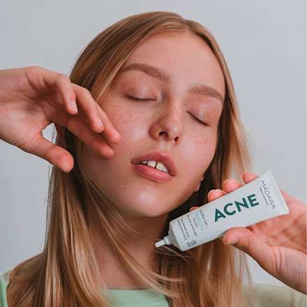 ACNE hydratační pleťový fluid MÁDARA organic skincare