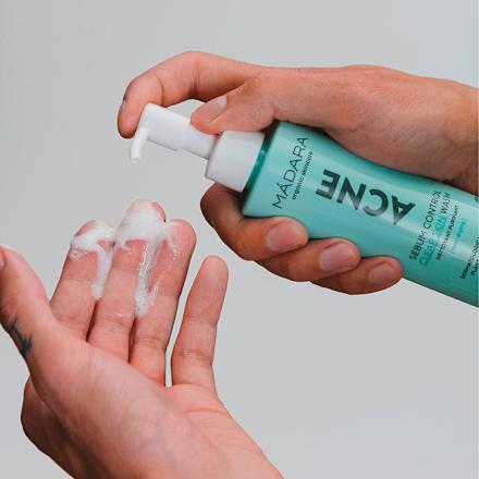 ACNE čisticí pleťový gel MÁDARA organic skincare