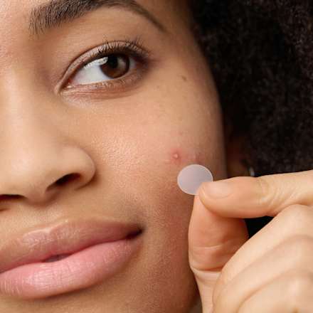 Hydrokoloidné náplasti na akné Mighty Patch Duo Hero.
