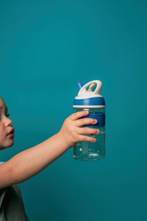 Strohhalmflasche Tritan 360 ml sortiert Nûby