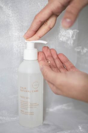 Natural Care gel za pranje lica ziaja
