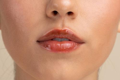 Iconic Lips brownie színezett peptides ajakápoló Pem Delian