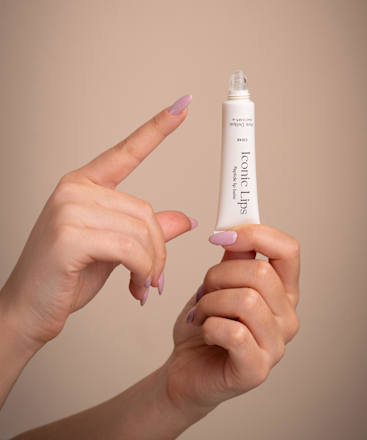 Iconic Lips clear peptides ajakápoló Pem Delian