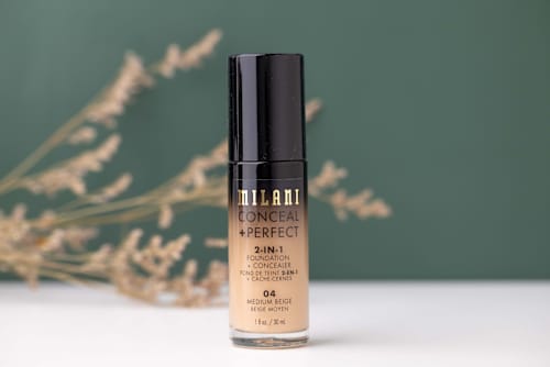 Conceal + Perfect 2-in-1 tekući puder – 00B Light  MILANI