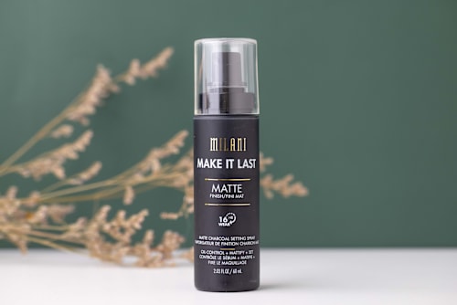 Make It Last Matte sprej za fiksiranje  MILANI