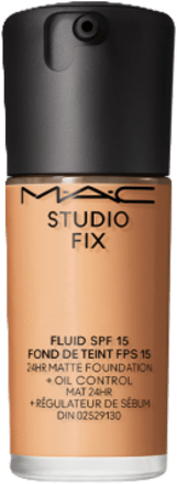 Studio Fix fluid – NC40, SPF 15 M•A•C