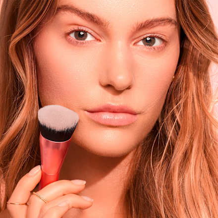 Pensulă pentru primer glow round base REAL TECHNIQUES