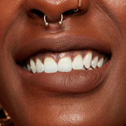 Lippenstift Lingerie XXL Liquid 30 Goin Desnuda NYX PROFESSIONAL MAKEUP