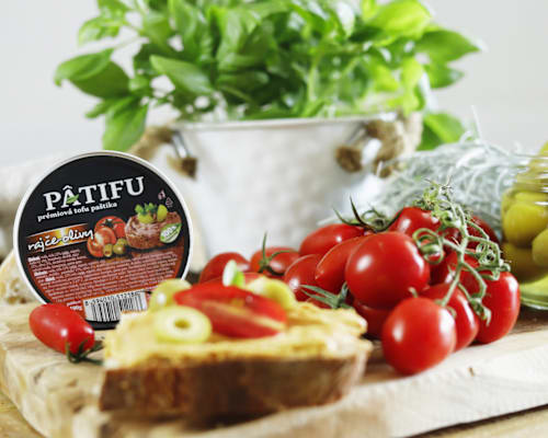 prémiová tofu paštika s příchutí rajče-olivy Patifu