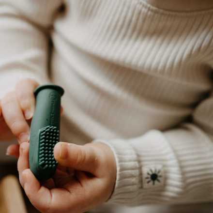 Súprava silikónových zubných kefiek na prst Ochre&Green - 6m+ Petite&Mars