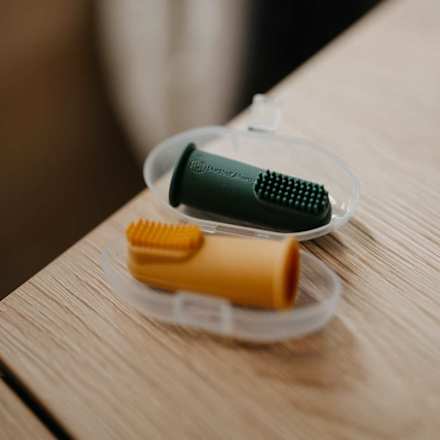 Súprava silikónových zubných kefiek na prst Ochre&Green - 6m+ Petite&Mars