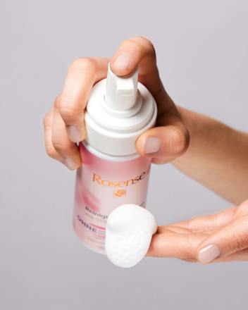 Reinigungsschaum mit 91 % Rosenwasser Rosense