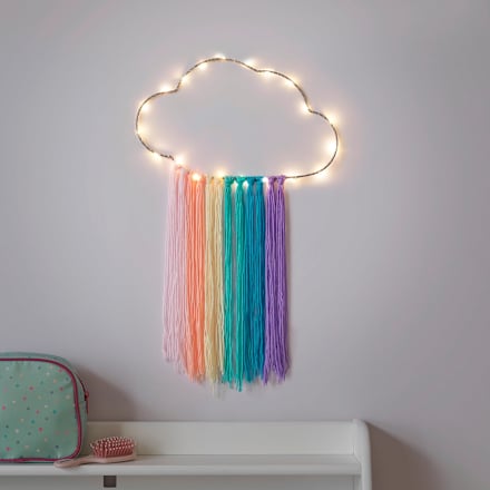 LED-Wolke mit Regenbogenfäden keine Marke