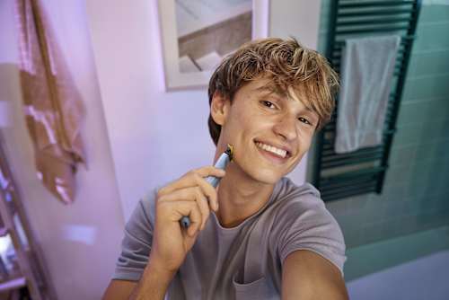 Holiaci strojček OneBlade 1st shave Anti-Friction blade QP1324/20 PHILIPS OneBlade