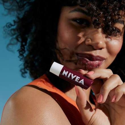 Balsam pentru buze Blackberry Shine NIVEA