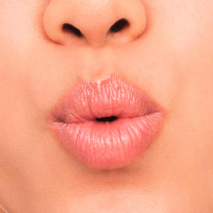 Lippenstift Glossy Glaze High Shine 02 On Cloud Nude  essence