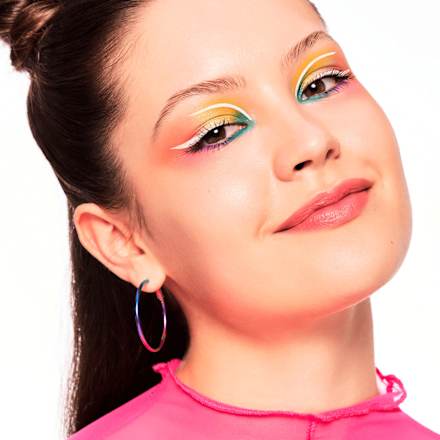 Liquid Eyeliner colour it! 02 essence