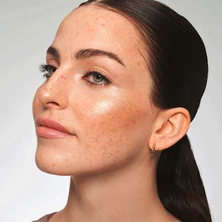 Highlighter All Over Glow Tint 010 Beaming Diamond CATRICE