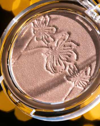 Highlighter More Than Glow 020 Supreme Rose Beam CATRICE