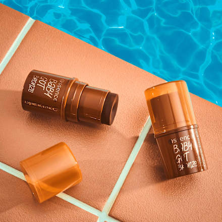 Bronzer Stick Baby Got Bronze 40 Hazelnut Hug essence