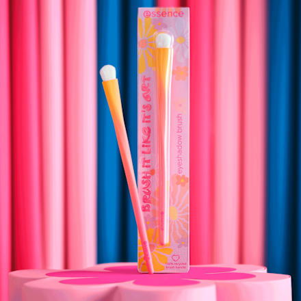 Lidschattenpinsel Brush It Like It´s Art eyeshadow brush 01 Throwing A Little Color essence
