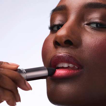 Lippenbalsam Dark Ruby Glow 010 Fiery Temptation CATRICE