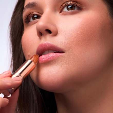 Lippenbalsam Glam In Gold Glow 010 In A Gold Rush CATRICE