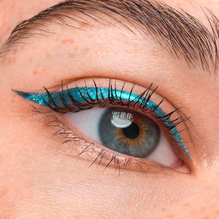 Eyeliner Space Glam Liquid Effect 030 Cosmic Chrome CATRICE