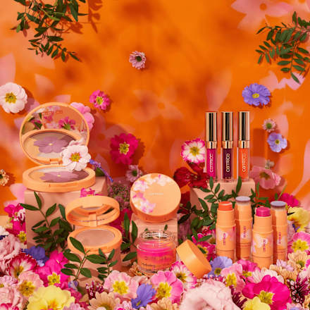 Highlighter Cream-To-Powder Seeking Flowers C02 Apriglow CATRICE