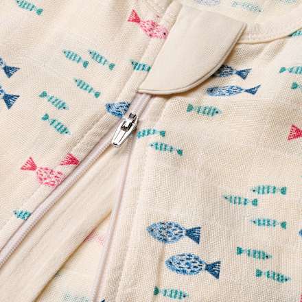 Schlafsack aus Musselin 0,5 TOG mit Fisch-Muster, beige, 80 cm ALANA