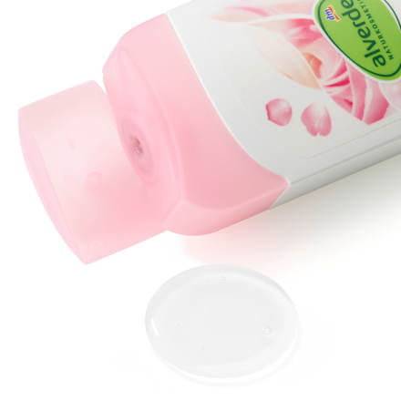 Shampoo illuminante all'acqua di rose alverde